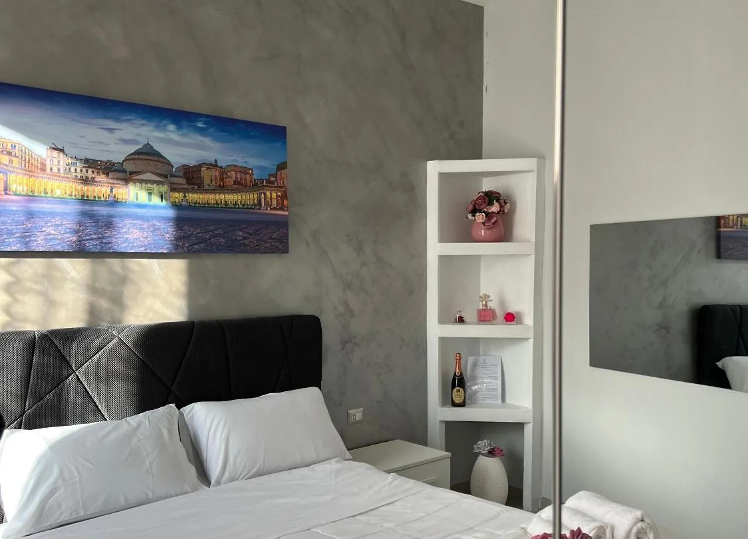 Portacapuana Guest House Naples Italy